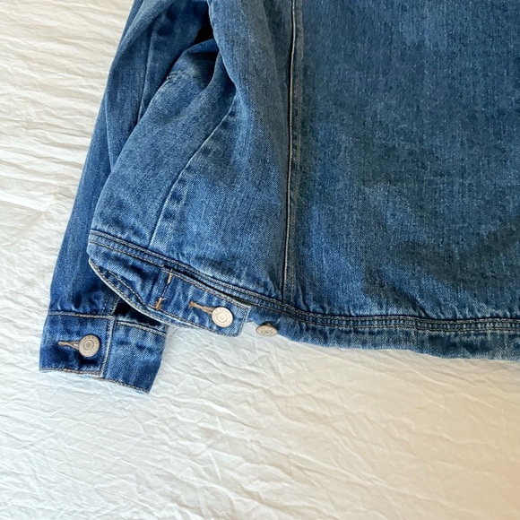Old Navy Women's Blue Denim Sherpa Trucker Jacket - Picture 15 of 15
